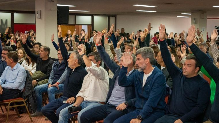 La Unión Cívica Radical de Mendoza estableció que el próximo 9 de agosto realizará su Congreso Extraordinario Partidario. La Unión Cívica Radical de Mendoza estableció que el próximo 9 de agosto realizará su Congreso Extraordinario Partidario.