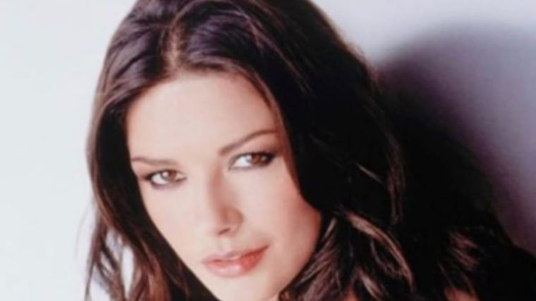 Catherine Zeta- Jones posando. Fuente: Instagram @catherinezetajones