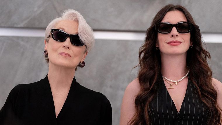 Meryl Streep y Anne Hathaway vuelven a interpretar a sus icónicos personajes en El diablo viste a la moda. Meryl Streep y Anne Hathaway vuelven a interpretar a sus icónicos personajes en El diablo viste a la moda.