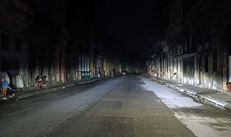 Una avería en líneas de transmisión desconectó cuatro termoeléctricas y agravó la crisis energética.