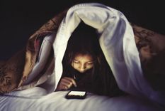 ¿La luz azul, las pantallas, realmente son las culpables del insomnio y los problemas de salud del sueño? Acá te contamos la verdad Foto: Computerhoy