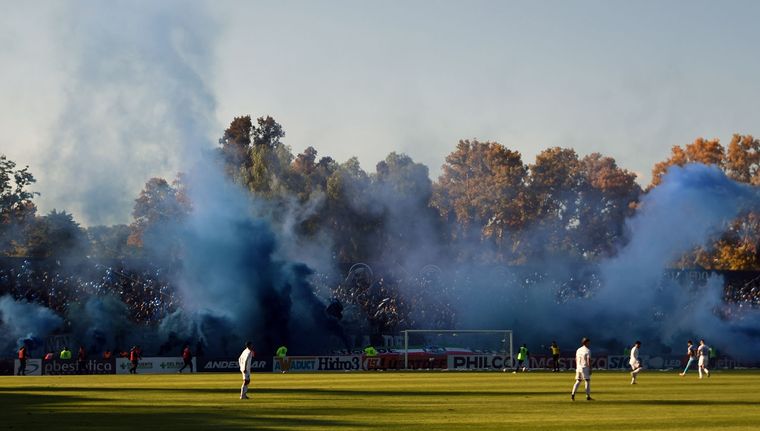 Independiente Rivadavia Lepra Hinchada Hinchas (10).JPG