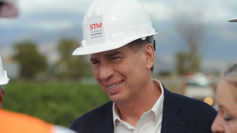 El ministro del Interior, Diego Santilli, se encuentra en plena gira por las provincias para garantizar el apoyo a la reforma laboral.