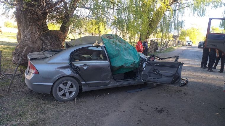 Así quedó el coche accidentado. Los ocupantes eran muy jóvenes