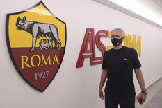 Mourinho fue presentado en el equipo de la capital italiana Foto: AS Roma