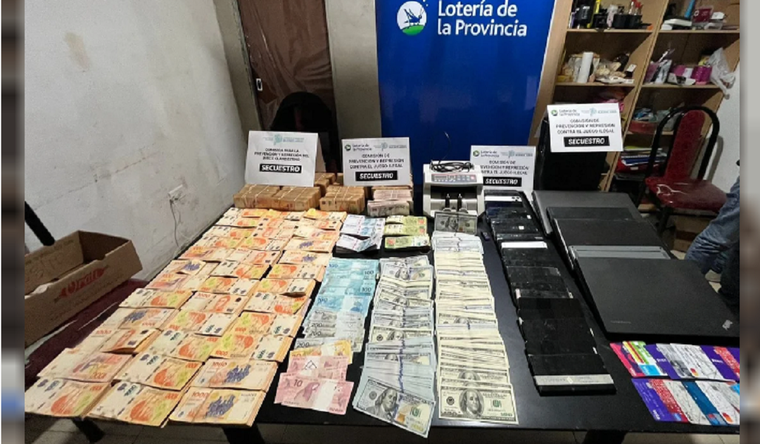 Parte de lo incautado a los detenidos. Foto: NA