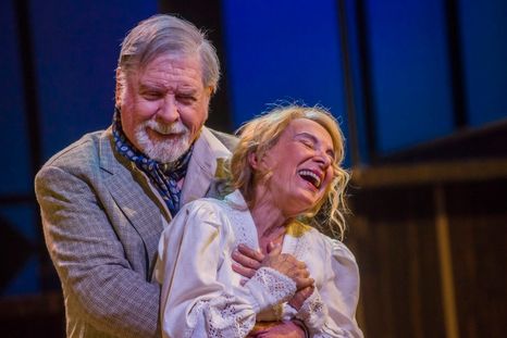 El gran artista, con la emoción a flor de piel, recuerda a su amada comañera de vida. Foto: X @elSanMartinCTBA. El gran artista, con la emoción a flor de piel, recuerda a su amada comañera de vida. Foto: X @elSanMartinCTBA.
