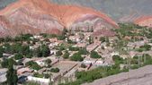 Purmamarca es el pueblo que todos deben visitar en el norte argentino. 