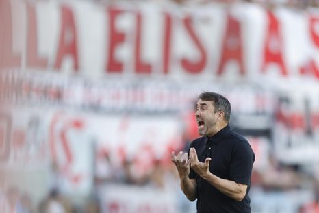 El Chacho Coudet se mostró abatido tras la derrota en el Superclásico. El Chacho Coudet se mostró abatido tras la derrota en el Superclásico.