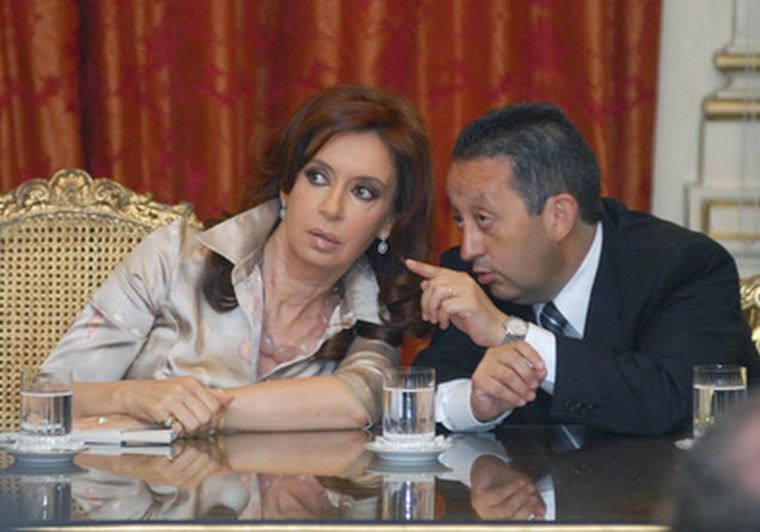 Jaque guarda en silencio  la agenda de la presidenta en Mendoza. Foto: Telam