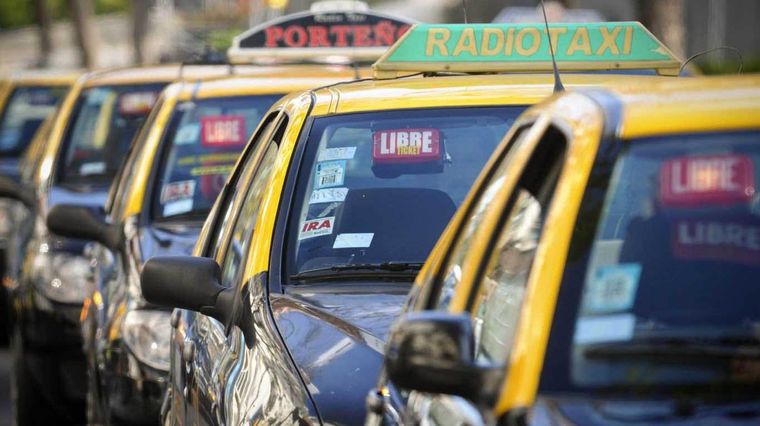 Taxistas aseguran que su situación económica es insostenible.
