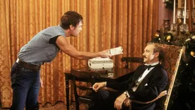 La película dura 155 minutos.