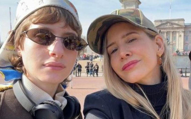 Madre e hija En mayo de 2022 Valdés acompañó a Paloma a instalarse en Europa.