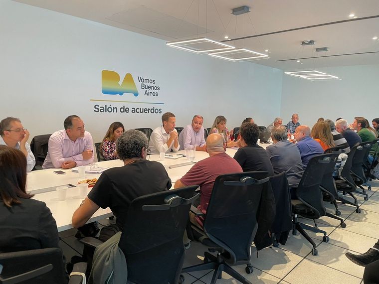 En la reunión participaron dirigentes sindicales y funcionarios de la cartera educativa
