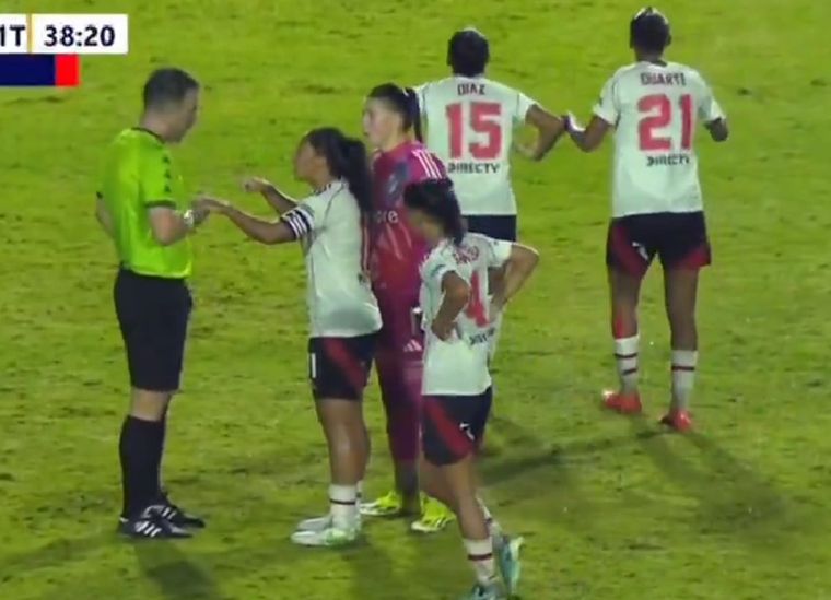 Candela Díaz, Camila Duarte, Juana Cángaro y Milagros Díaz, protagonistas del escándalo en Brasil, pasaron Navidad tras las rejas y están incomunicadas. Foto: Captura