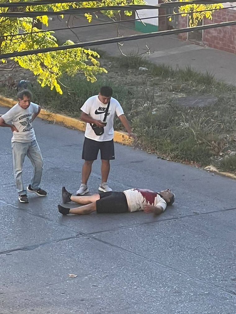 Una cámara de seguridad de la zona registró el momento del ataque en Moreno. Foto: X