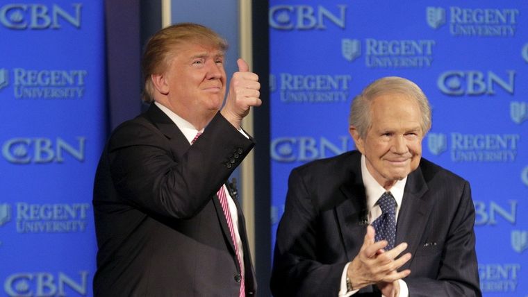 Donald Trump y Pat Robertson en Virginia (EE.UU.), 24 de febrero de 2016. Foto: RT