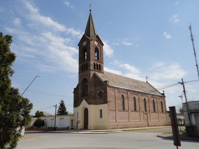 En Colonia San Miguel y Nievas, los visitantes pueden recorrer capillas históricas, degustar productos caseros y reencontrarse con el ritmo pausado del campo bonaerense. En Colonia San Miguel y Nievas, los visitantes pueden recorrer capillas históricas, degustar productos caseros y reencontrarse con el ritmo pausado del campo bonaerense.