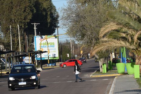 En La Paz viven 13 mil habitantes. En La Paz viven 13 mil habitantes.