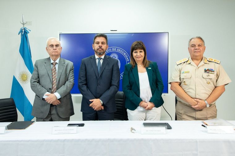Bullrich y habilitación del uso de armas de fuego largas para la Prefectura Naval Foto: Prensa Ministerio de Seguridad