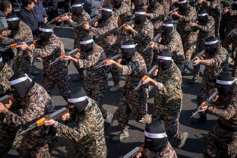 El Cuerpo de la Guardia Revolucionaria Islámica opera la "flota mosquito" de Irán.