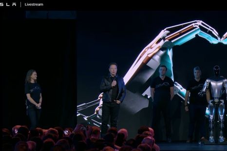 Elon Musk presentó a Optimus, el robot humanoide con el que erradicará la pobreza en el mundo
