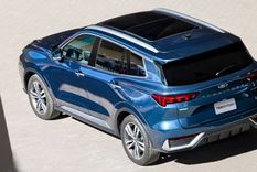 La Ford Territory se vende con motor a combustión, pero en los próximos meses llegará la versión híbrida.