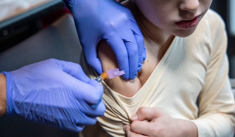 Ante este alerta epidemiológica, se recomienda la vacunación contra el sarampión.