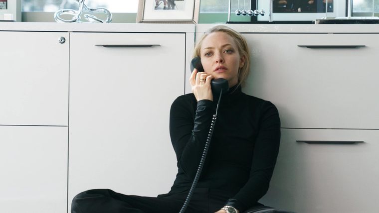 Amanda Seyfried y una actuación brillante como Elizabeth Holmes. Amanda Seyfried y una actuación brillante como Elizabeth Holmes.