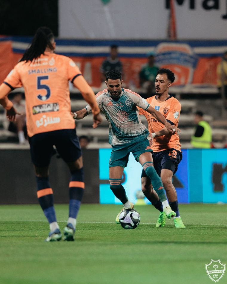 Tras el polémico empate contra Al-Fayha, el Al-Ahli estalló contra la Saudi Pro League y el Al-Nassr. Tras el polémico empate contra Al-Fayha, el Al-Ahli estalló contra la Saudi Pro League y el Al-Nassr.