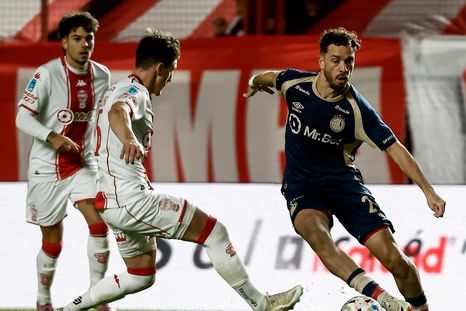 Argentinos Juniors venció a Huracán por los cuartos de final en el Diego Armando Maradona. Argentinos Juniors venció a Huracán por los cuartos de final en el Diego Armando Maradona.