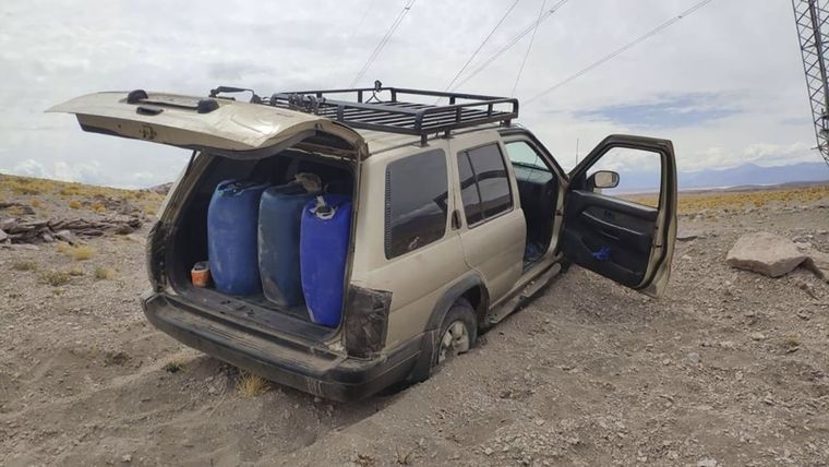 El cargamento estaba abandonado y contenía más de 450 kilos de cocaína y 250 kilos de marihuana