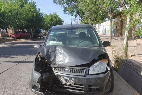 El Ford Fiesta en el que se movilizaban las dos personas. Foto: Ministerio de Seguridad
