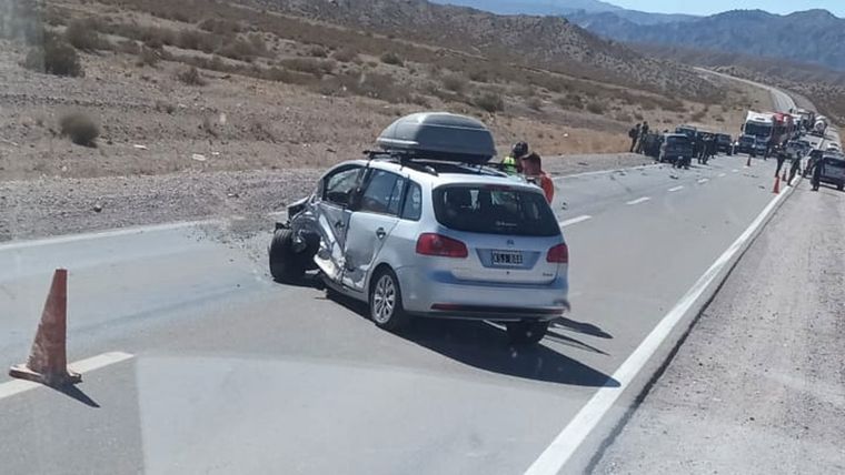El vehículo accidentado en alta montaña. Foto: Gentileza