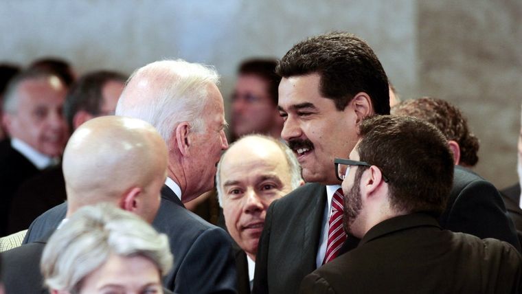 El presidente de Venezuela, Nicolás Maduro, y el entonces vicepresidente de EE.UU., Joe Biden, Brasilia, Brasil, el 1 de enero de 2015 Foto: RT