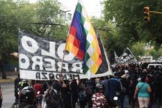 La protesta en el nudo vial se enmarca en una jornada nacional contra la eliminación de planes sociales que dejarán de pagarse desde este mes.