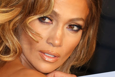 Foto: Glamour Magazine - https://media.glamourmagazine.co.uk/photos/6204f27095acdfd646000476/16:9/w_2560%2Cc_limit/JLO%2520WEDDING%2520DRESS%2520100222%2520GettyImages-1134975572a.jpg