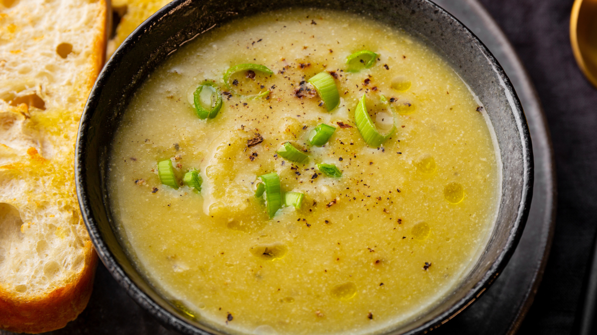 Sopa crema de puerro y cebolla: la receta perfecta para días frescos