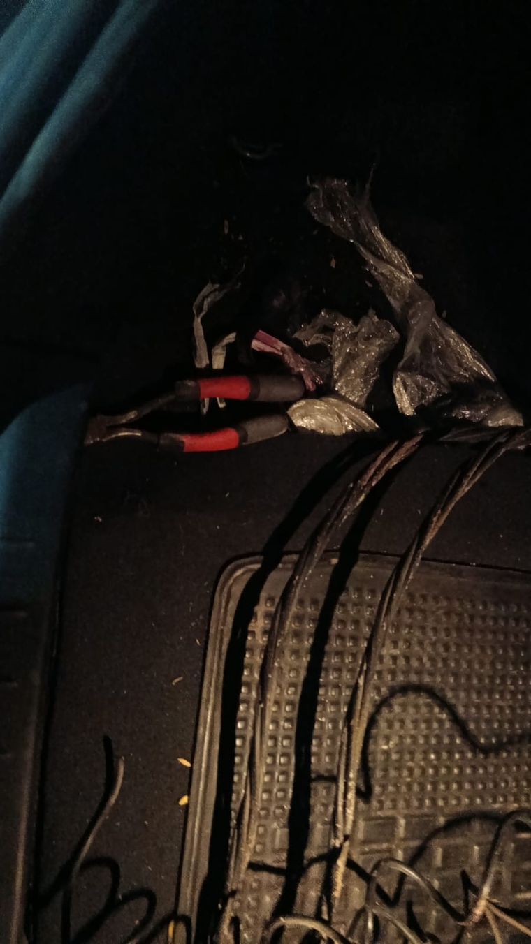 Los sospechosos se dieron a la fuga con los cables robados, tras ser descubiertos por el dueño de la vivienda. Los sospechosos se dieron a la fuga con los cables robados, tras ser descubiertos por el dueño de la vivienda.
