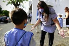 vuelta a clases: el acompanamiento escolar aun recae fuertemente en las madres