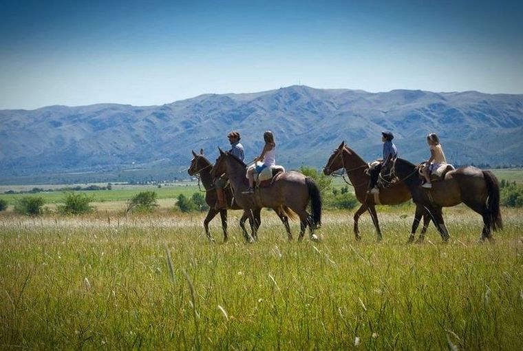 Desde caminatas y museos hasta vuelos en ala delta, La Cumbre ofrece actividades para todos los gustos en un entorno serrano privilegiado. Desde caminatas y museos hasta vuelos en ala delta, La Cumbre ofrece actividades para todos los gustos en un entorno serrano privilegiado.
