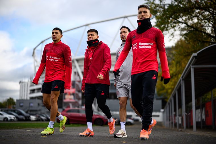 El tremendo elogio del director deportivo del Bayern Leverkusen a Equi Fernández y al Diablito Echeverri. Foto: @bayer04_es