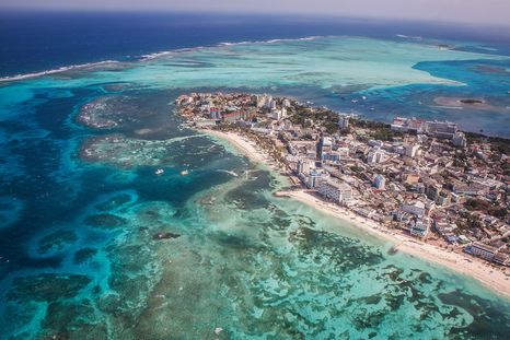 Esta isla posee playas que enamoran con sus colores y paisajes. Esta isla posee playas que enamoran con sus colores y paisajes.