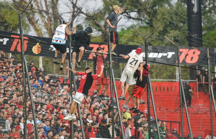 Barras bravas de Colón se cruzaron a tiros esta tarde (imagen ilustrativa) Foto: NA