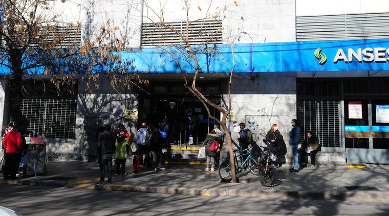 Anses y su ayuda económica. Anses y su ayuda económica.