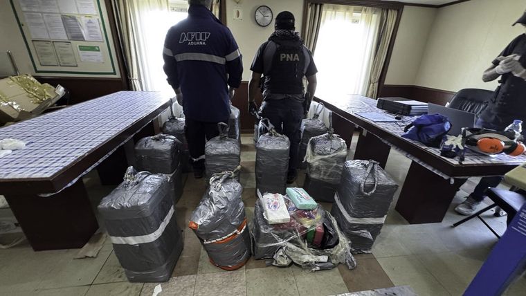 Efectivos de la Prefectura Naval Argentina secuestraron 469 kilos de droga. Foto: N/A