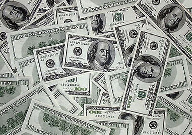 El dólar operó a $3,02 para la compra y $3,06 para la venta. Foto: Agencias