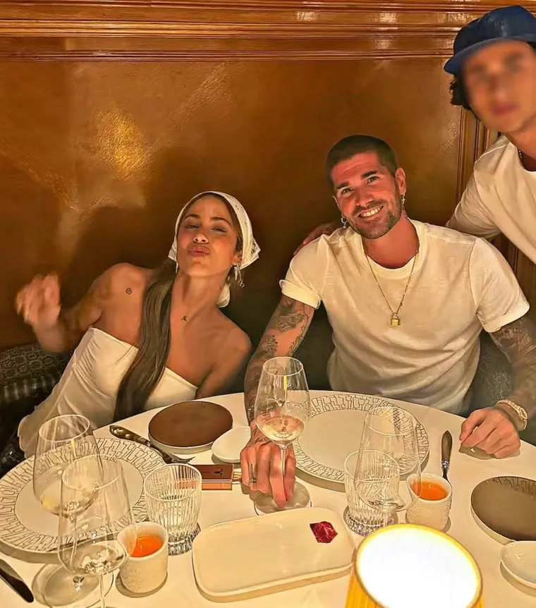 Tini y De Paul, la pareja que planea una boda con presupuesto de nivel internacional. Tini y De Paul, la pareja que planea una boda con presupuesto de nivel internacional.