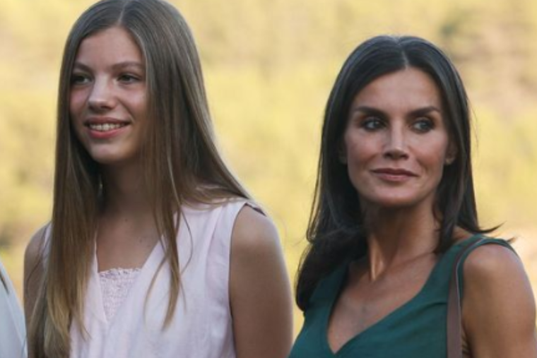 Letizia y Sofía de Borbón Foto: EFE
