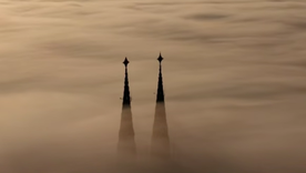 La Catedral de Luján, cubierta por la niebla que azota gran parte de la provincia de Buenos Aires. La Catedral de Luján, cubierta por la niebla que azota gran parte de la provincia de Buenos Aires.